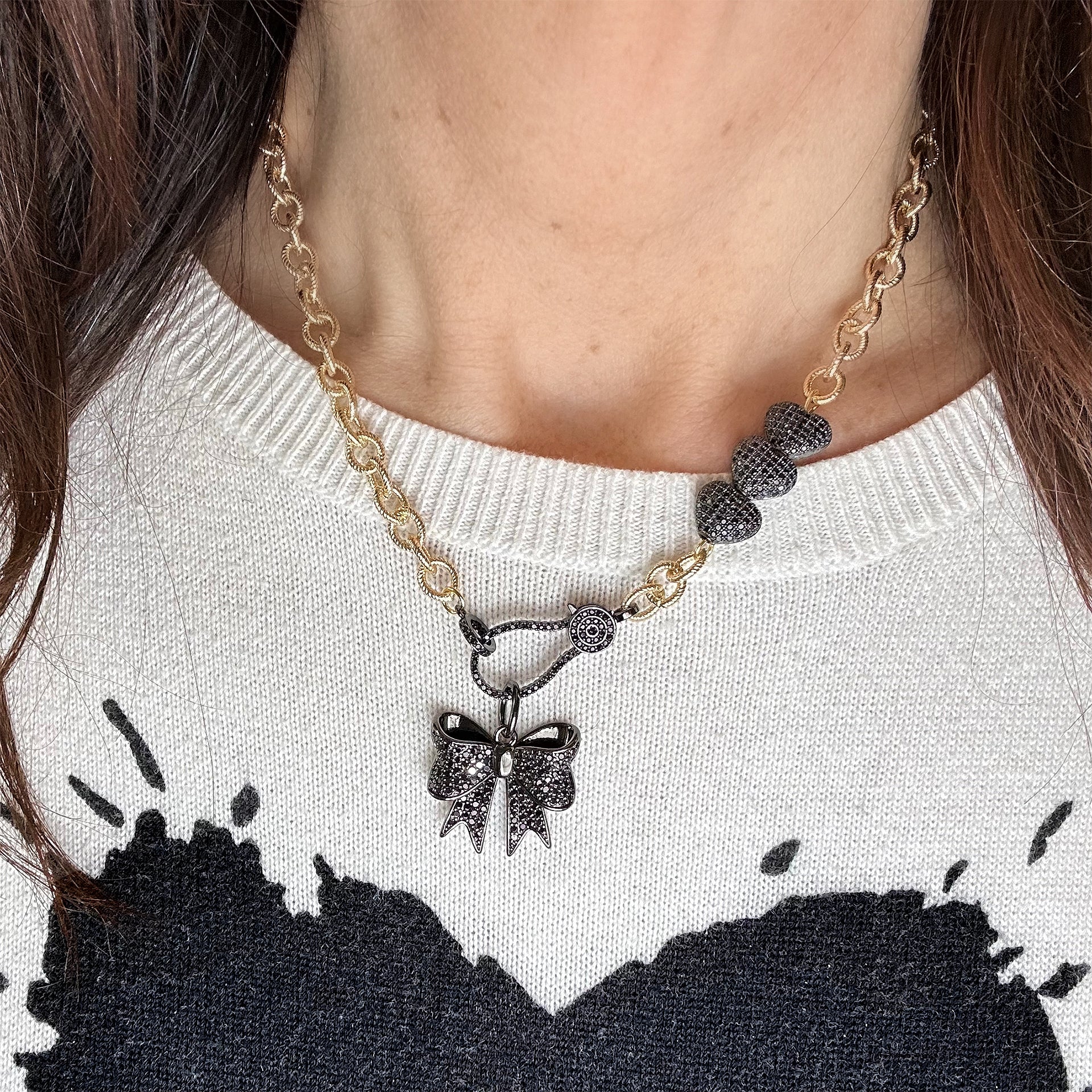 brandy-bow-necklace-gold-on-model-love-lisa