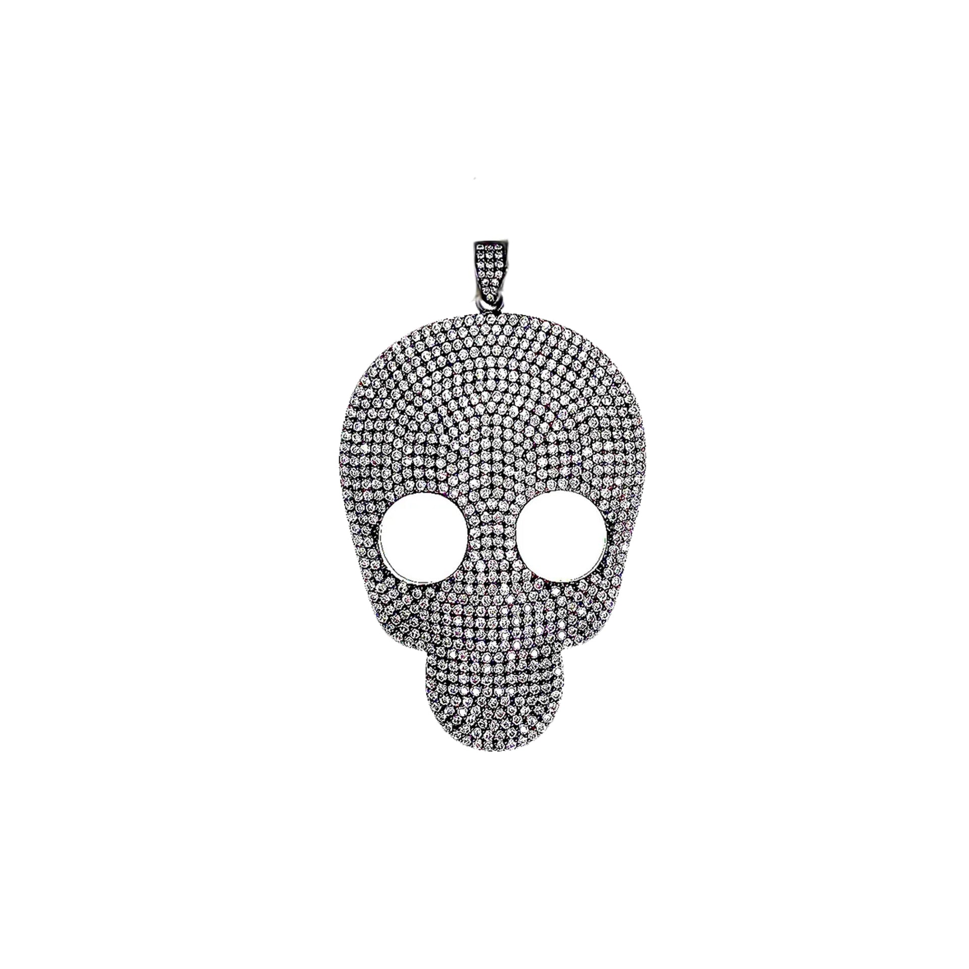 Dark skull charm for a gothic glam look