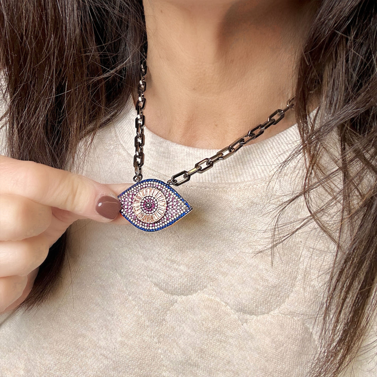 Patricia Trending Paperclip Eye Necklace