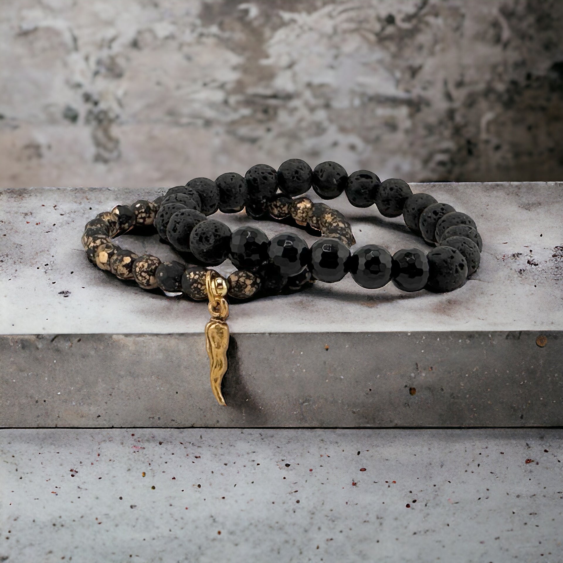 Love Lisa Italian horn beaded bracelet close view highlighting 6mm crystal beads and gold horn charm