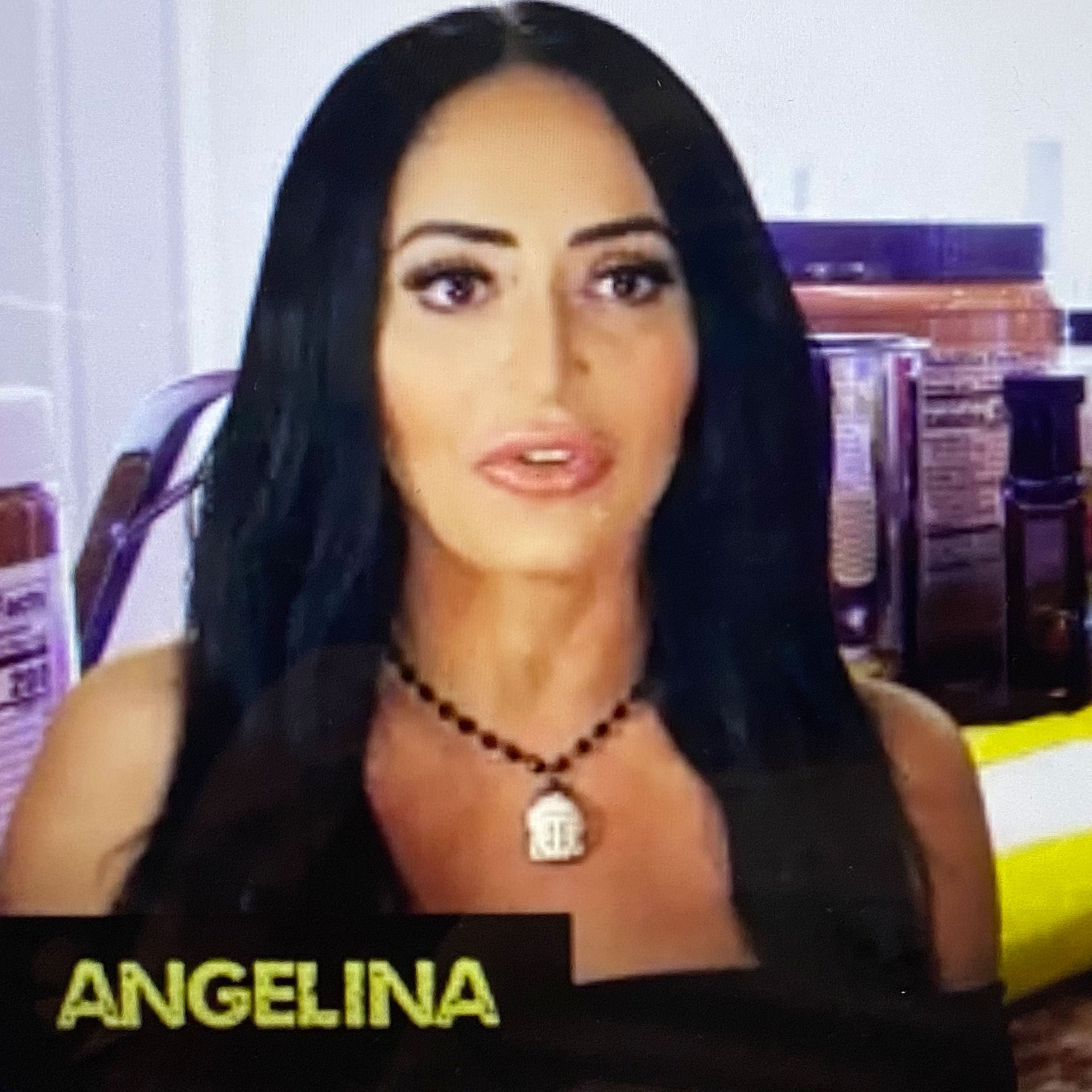 angelina buddha necklace on red carpet mtv event